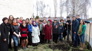 выпускники  посадили аллею