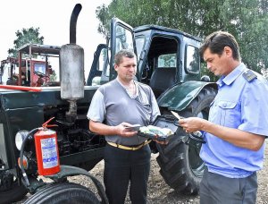 Идёт технический осмотр сельхозтехники